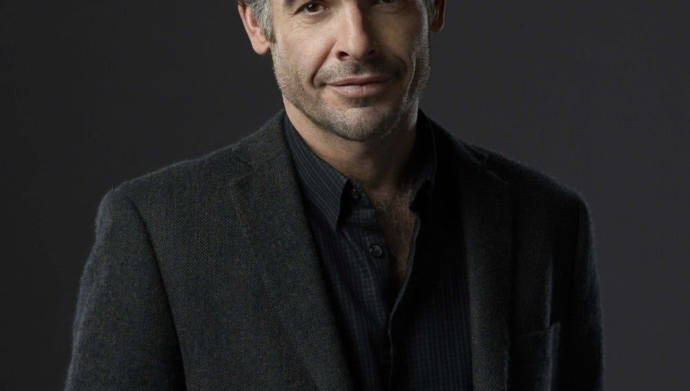 Paul Blackthorne es el detective Quentin Lance