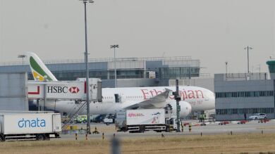 Suspendidas las salidas en el aeropuerto londinense de Heathrow por la supuesta presencia de drones