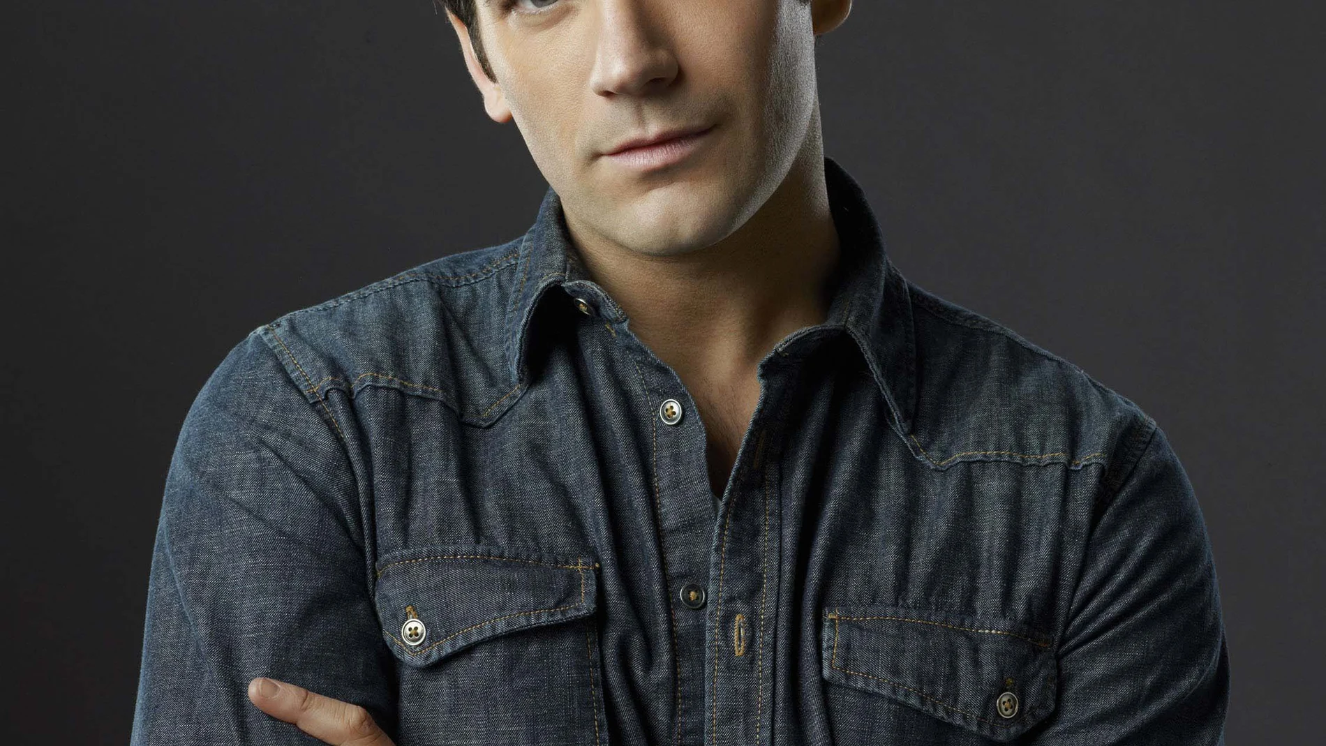 Colin Donnell es Tommy Merlyn