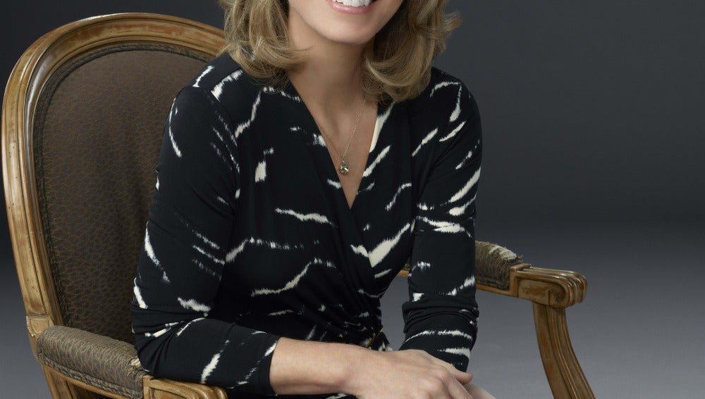 Susanna Thompson es Moira Queen