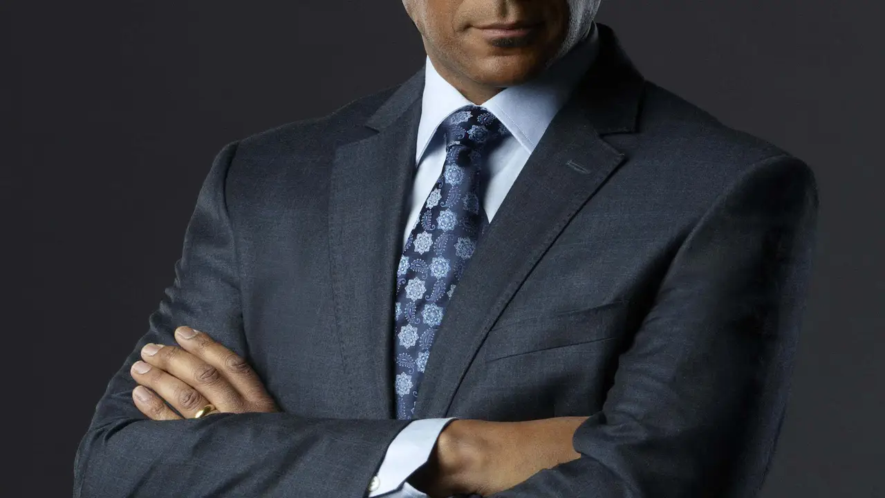 Colin Salmon es Walter Steele