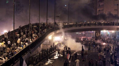 Casi 25 heridos en altercados en El Cairo entre la policía y los seguidores de Mursi
