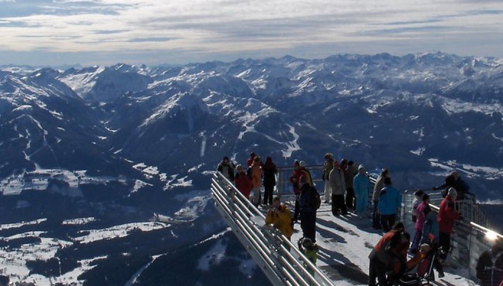 El mirador 'Sky Walk' sobre los Alpes austriacos