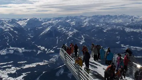 El mirador 'Sky Walk' sobre los Alpes austriacos El mirador 'Sky Walk' sobre los Alpes austriacos
