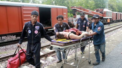 Dos turistas españoles entre los 23 heridos al descarrilar un tren en Tailandia