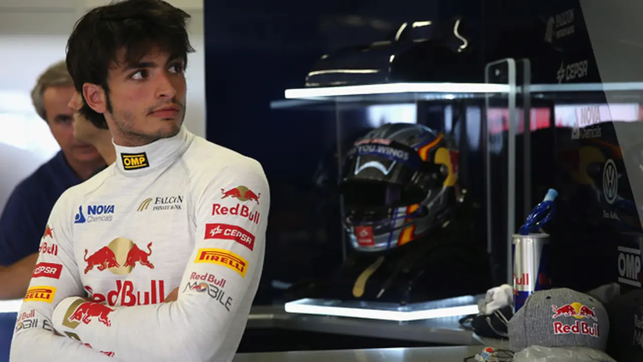 Carlos Sainz Jr en el box de Red Bull.