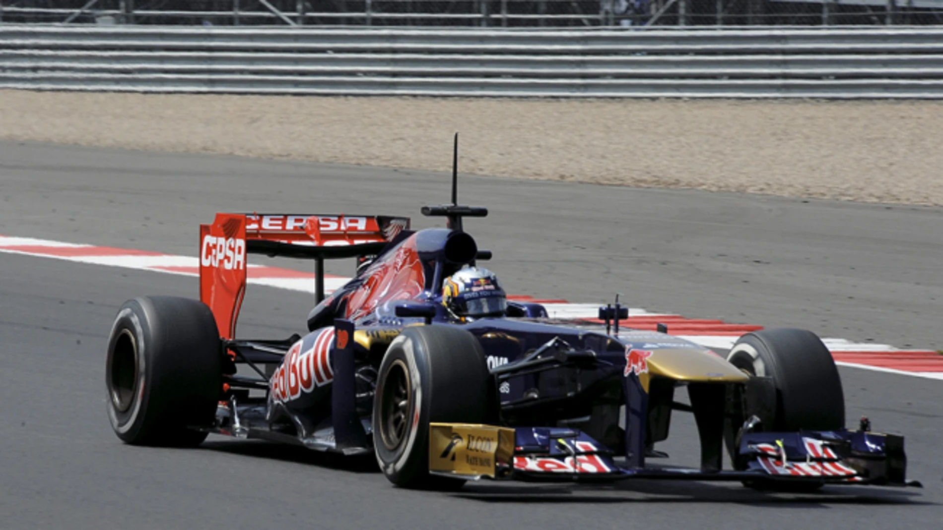 Carlos Sainz Jr. pilotando el Toro Rosso