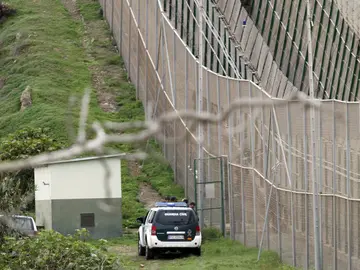 Doble valla en la frontera de Melilla Doble valla en la frontera de Melilla