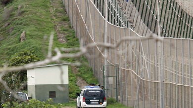 Cierran la frontera de Melilla tras el intento de un grupo de 300 sirios de entrar por la fuerza