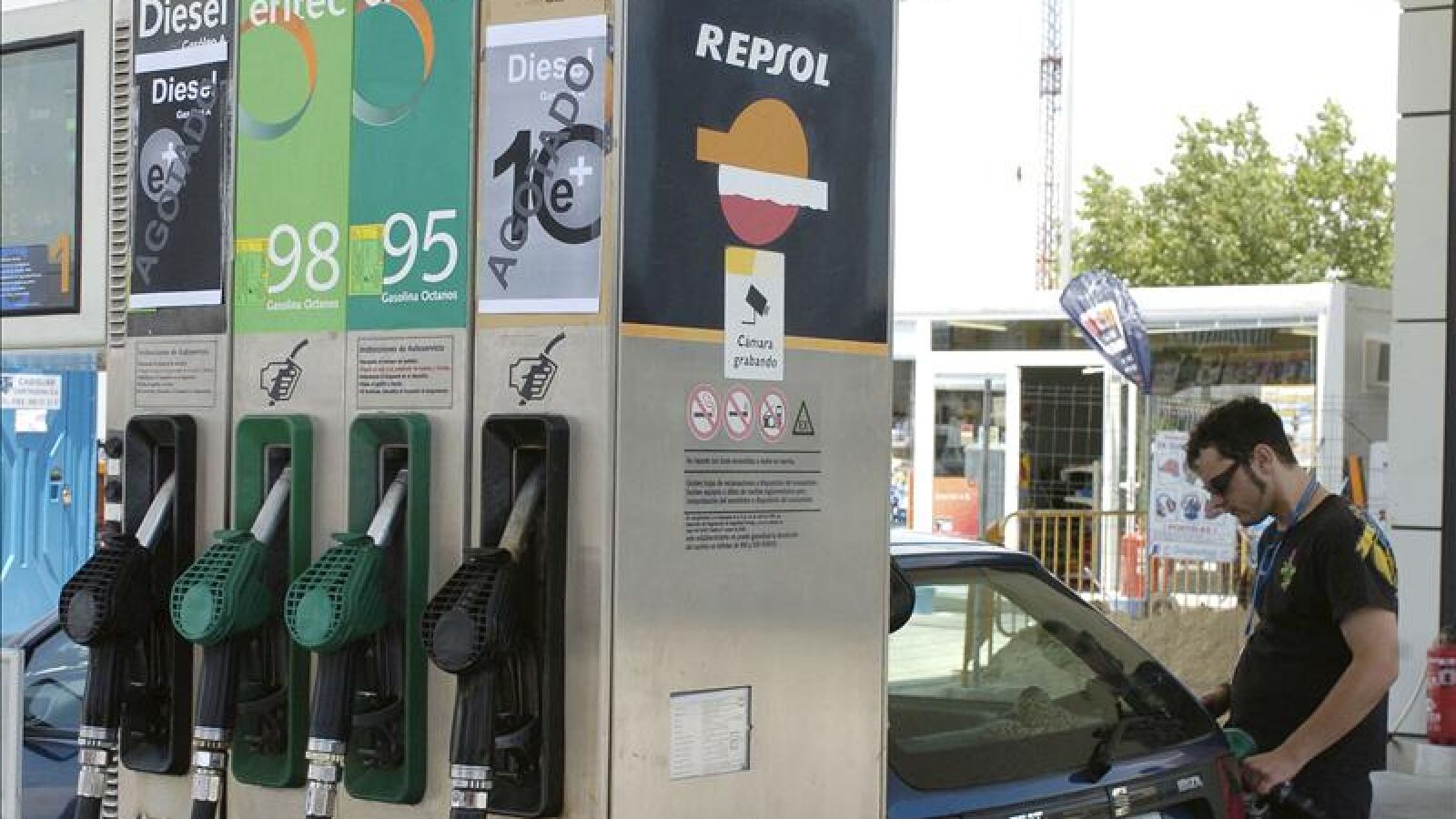 La justicia europea cree que el 'céntimo sanitario' vulnera la legislación