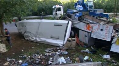 Al menos 39 muertos y 10 heridos en un accidente de autobús en Italia