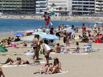 Turistas españoles en Las Palmas de Gran Canaria