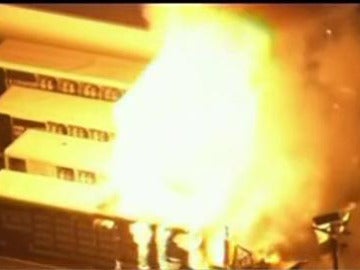 Imágenes del fuego causado por la explosión en la planta de Florida Imágenes del fuego causado por la explosión en la planta de Florida