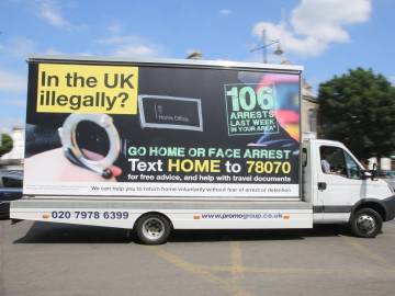 Cartel de la campaña contra la inmigración ilegal en Reino Unido