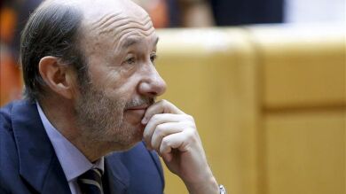 Rubalcaba ve necesario reformar la Constitución para resolver la situación en Cataluña