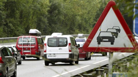 Enorme afluencia de veh&iacute;culos en las carreteras espa&ntilde;olas