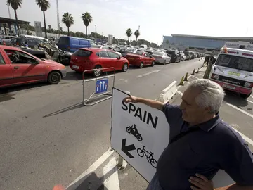 Largas colas en la frontera de Gibraltar Largas colas en la frontera de Gibraltar