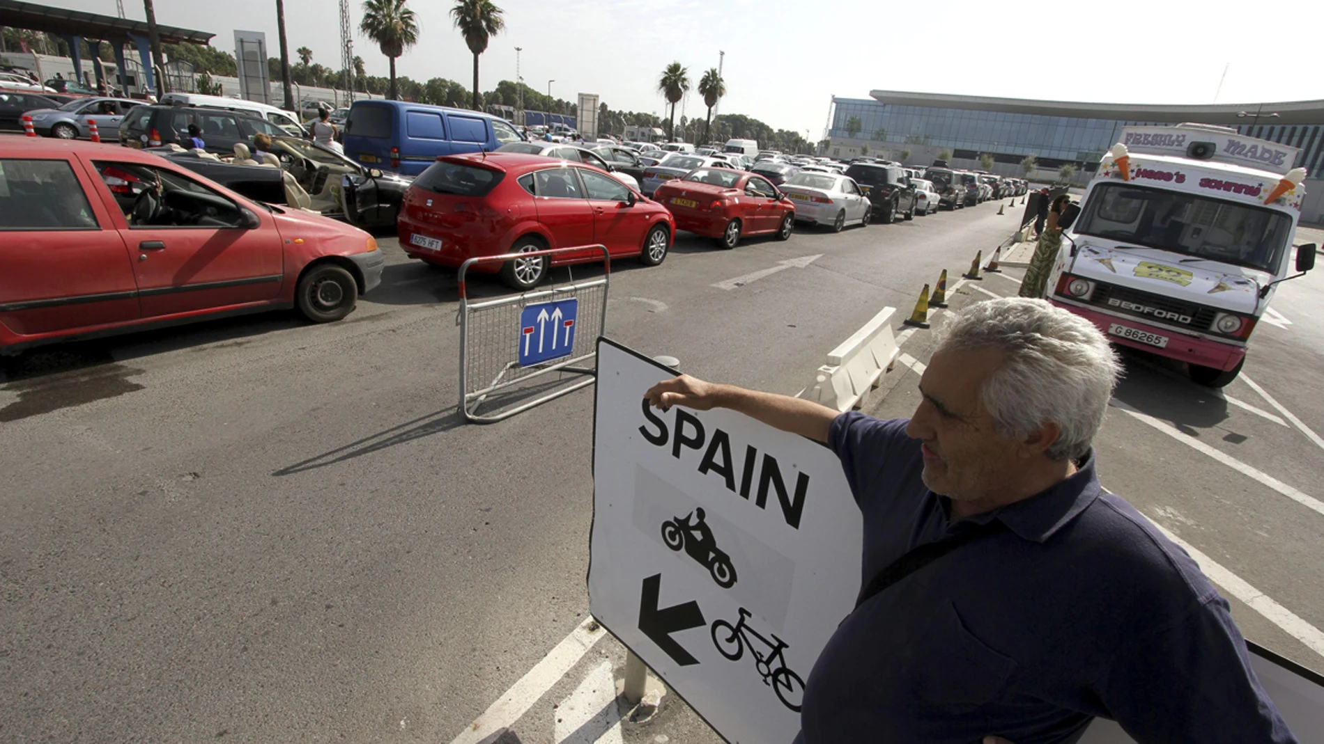 Largas colas en la frontera de Gibraltar Largas colas en la frontera de Gibraltar