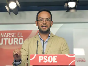 Antonio Hernando durante la rueda de prensa Antonio Hernando durante la rueda de prensa