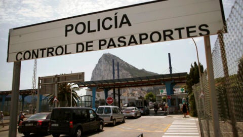Interior denuncia que un eurodiputado graba a la Guardia Civil en Gibraltar