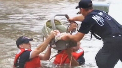 Al menos una mujer y un niño han muerto por las inundaciones en el este de EEUU