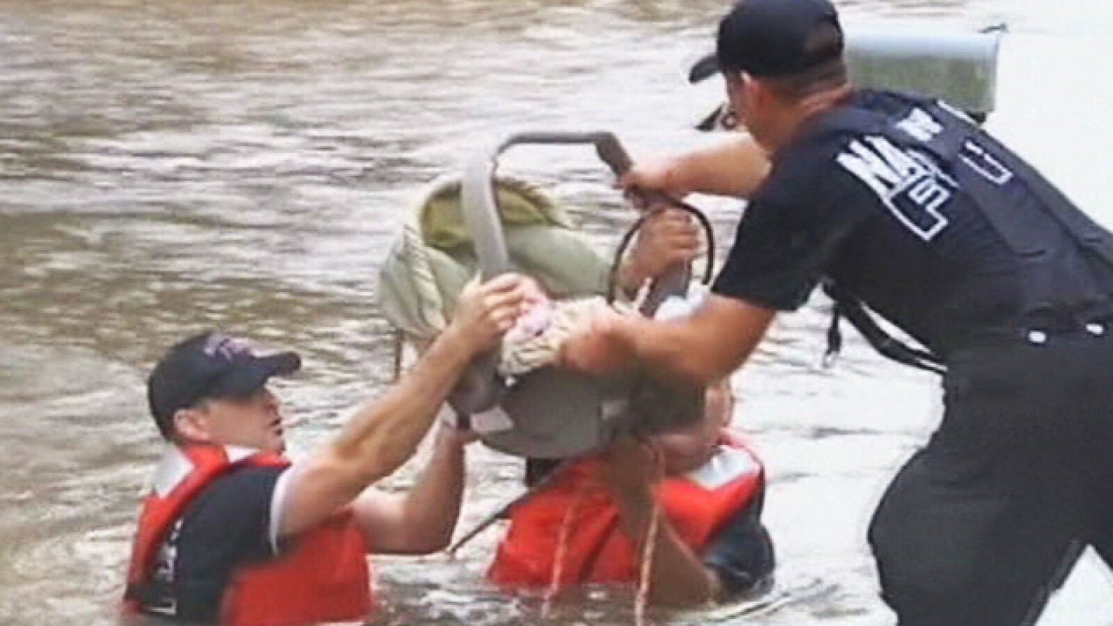 Al menos una mujer y un niño han muerto por las inundaciones en el este de EEUU