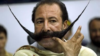 Un paquistaní es amenazado de muerte por no cortarse el bigote