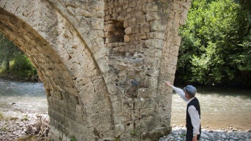 El puente amenazado por derrumbe