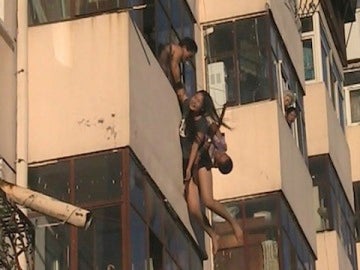 Mujer china en pleno rescate Mujer china en pleno rescate