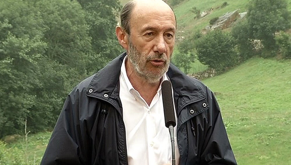 El secretario general del PSOE, Alfredo Pérez Rubalcaba, en Asturias