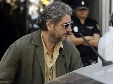 Cristóbal Páez a su salida de la Audiencia Cristóbal Páez a su salida de la Audiencia