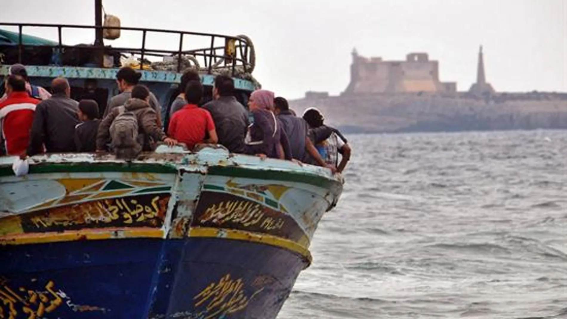 Inmigrantes desembarcan en Italia. Inmigrantes desembarcan en Italia.