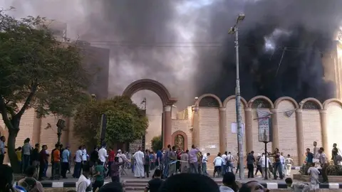 Iglesia copta incendiada Iglesia copta incendiada