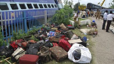 Al menos 32 muertos al ser arrollados por un tren en la India