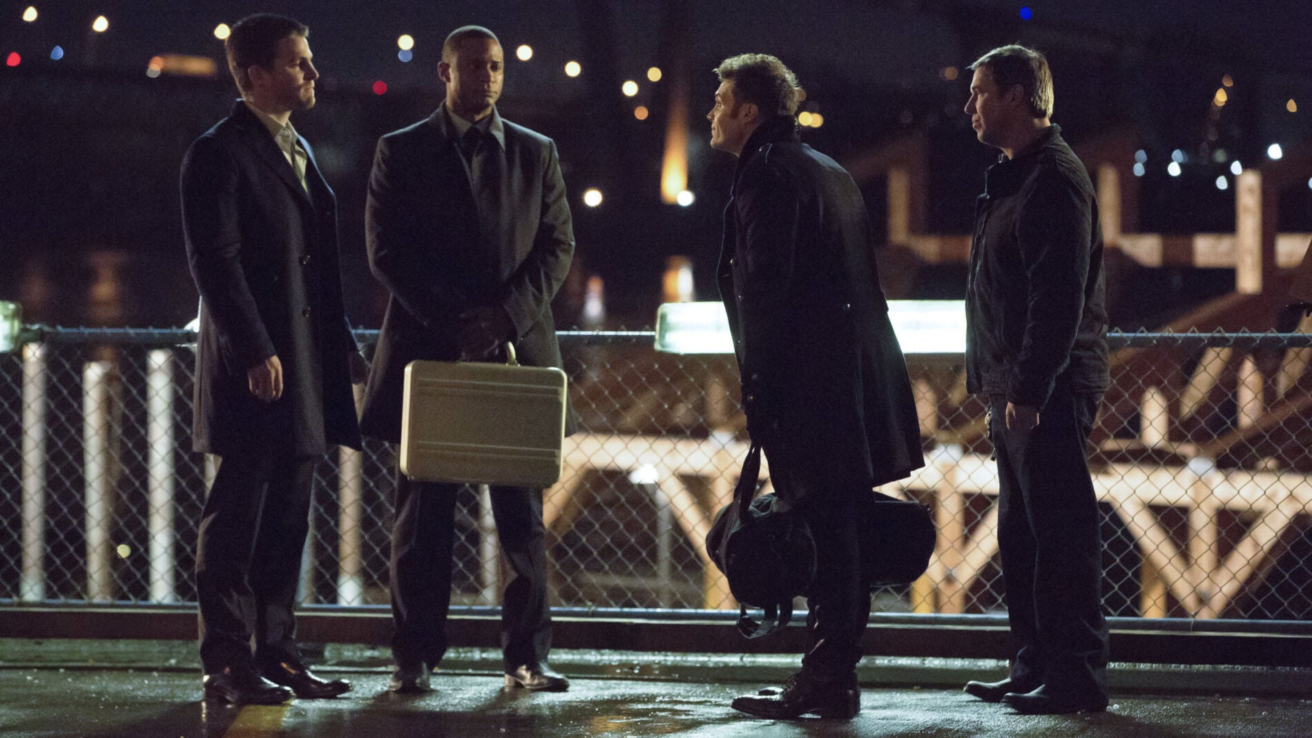 Oliver y Diggle negocian con El Conde