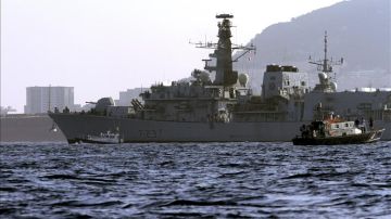 Recala en la base naval de Gibraltar la fragata 'HMS Westminster'