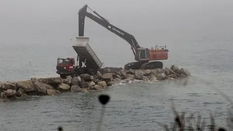 La CE investiga los bloques lanzados a Gibraltar La CE investiga los bloques lanzados a Gibraltar