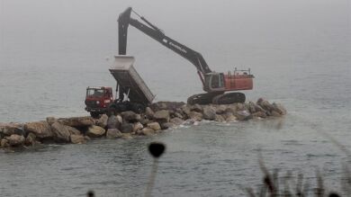 España replica a Gibraltar que el lanzamiento de hormigón se hizo 