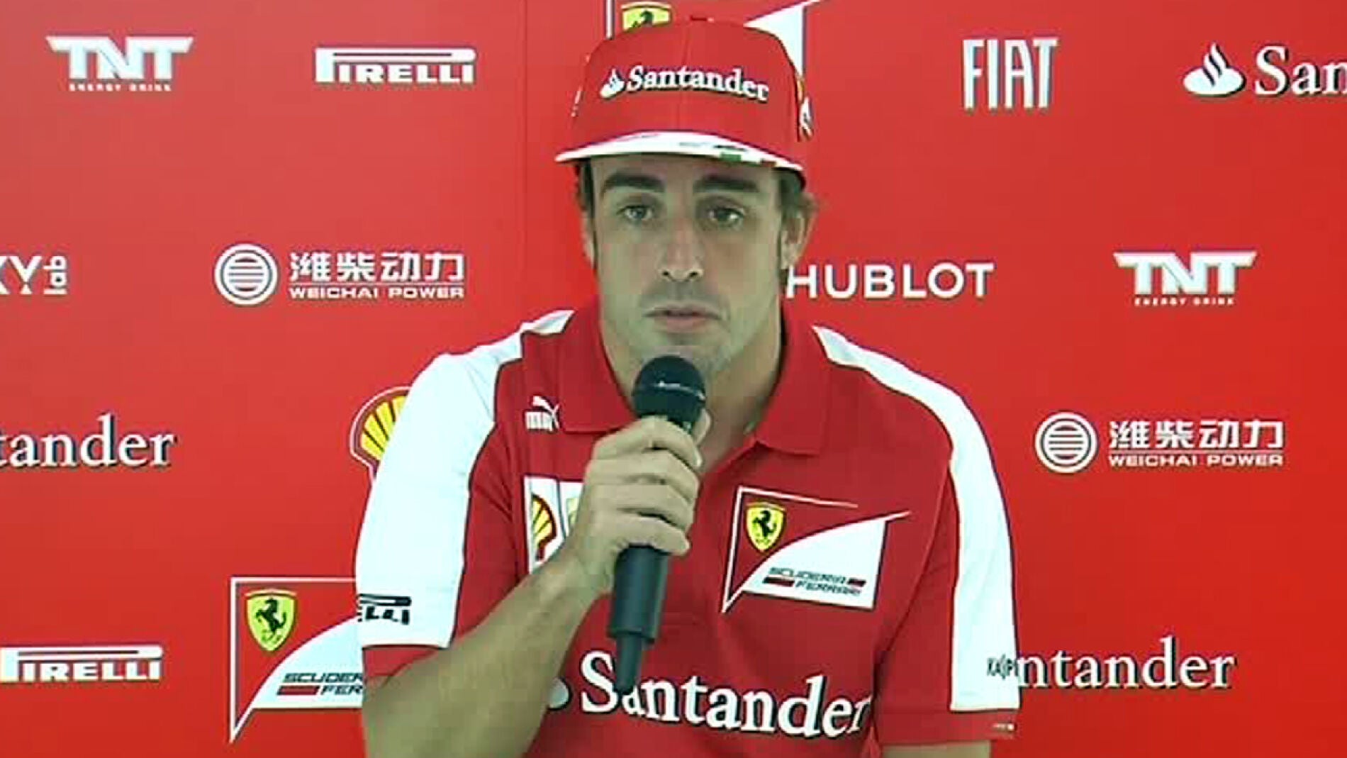 Fernando Alonso, ante los medios