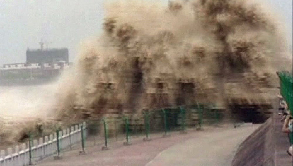 Una ola de 20 metros en un río chino