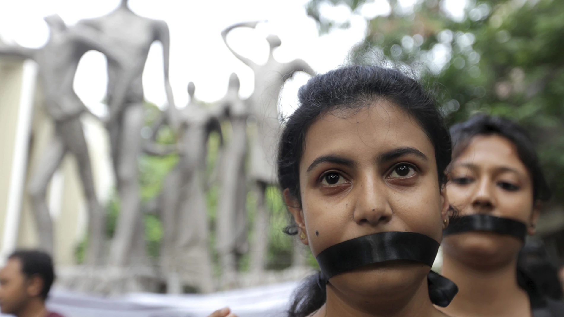 Varias estudiantes protesta para denunciar los crímenes contra las mujeres en la India. Varias estudiantes protesta para denunciar los crímenes contra las mujeres en la India.