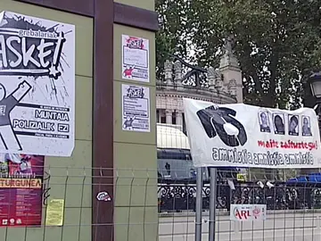 Decenas de casetas de las fiestas de Bilbao aparecen con pintadas a favor de ETA Decenas de casetas de las fiestas de Bilbao aparecen con pintadas a favor de ETA