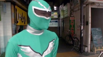 El superhéroe Tadahiro Kanemasu vestido de Power Ranger