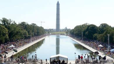 Decenas de miles de personas se reúnen en Washington para conmemorar el 50 aniversario de la marcha de Luther King
