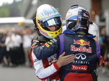 Alonso y Vettel se funden en un abrazo Alonso y Vettel se funden en un abrazo