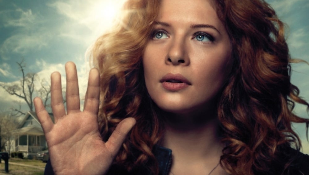 Julia Shumway (Rachelle Lefevre)