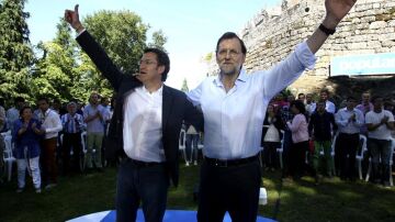 Mariano Rajoy y Alberto Núñez Feijóo, durante el acto celebrado hace un año
