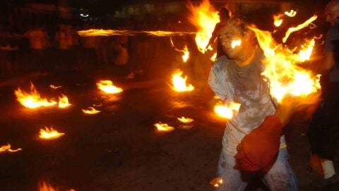 Festival de bolas de fuego en El Salvador