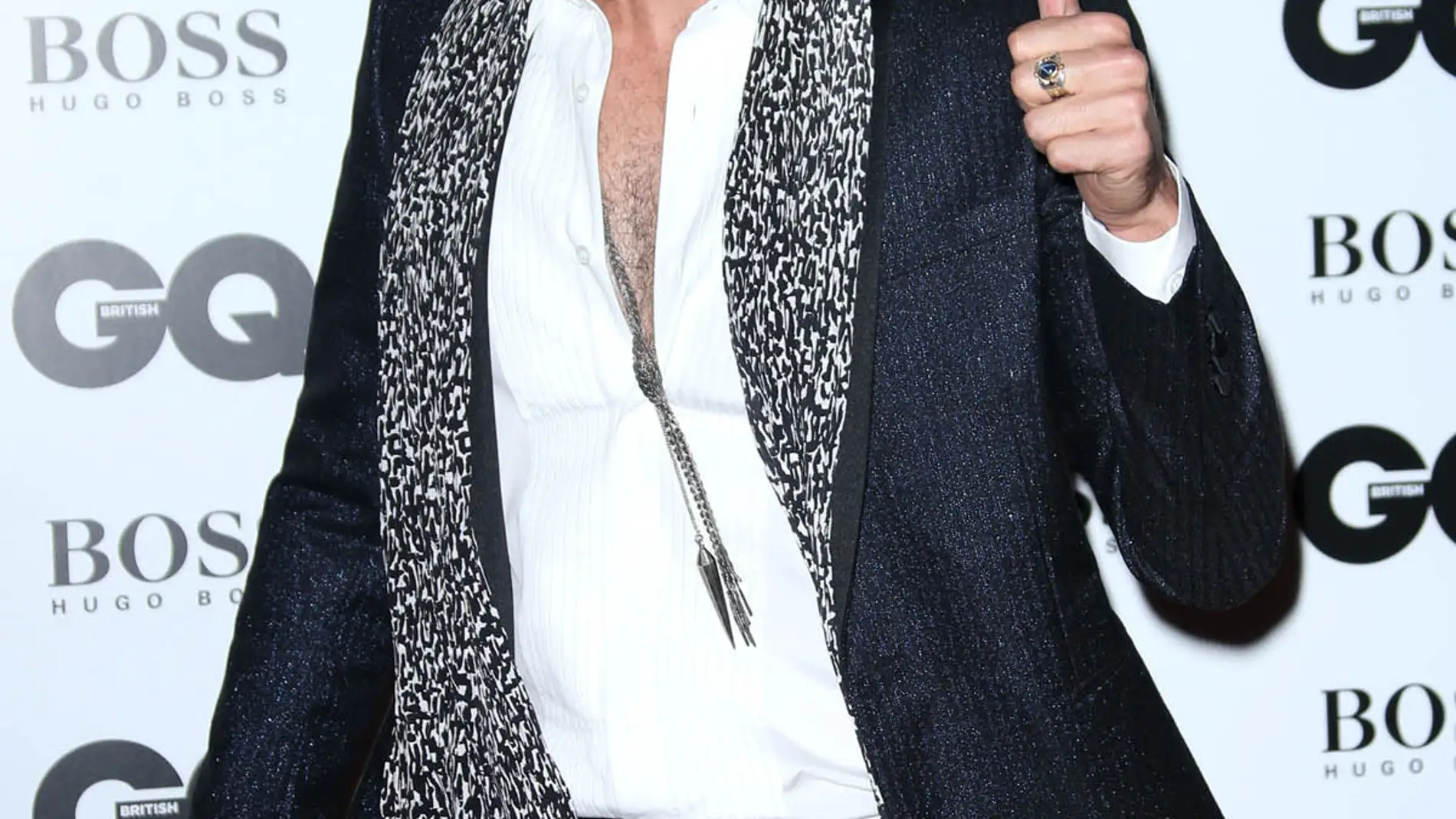 Russell Brand fiel a su particular estilo