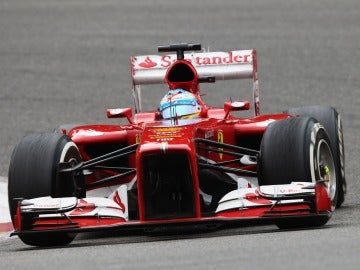 Alonso rueda con el F138